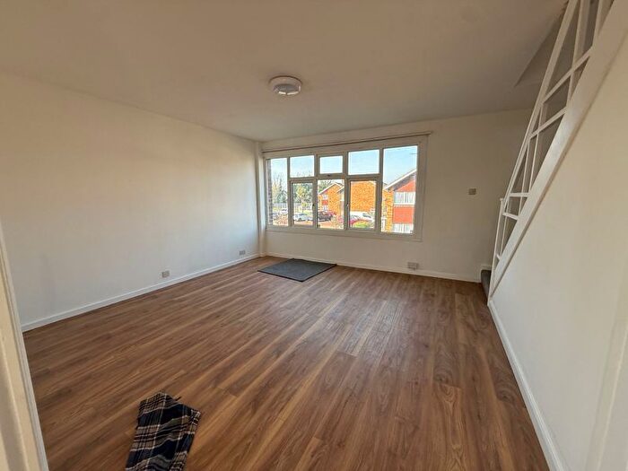 2 Bedroom Flat To Rent In Stratton Close, Hounslow, TW3