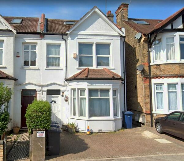 6 Bedroom Semi-Detached House To Rent In Ashurst Road, London, N12