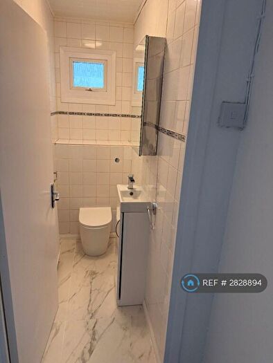 3 Bedroom Semi Detached House To Rent In Hockwell Ring, Luton, LU4