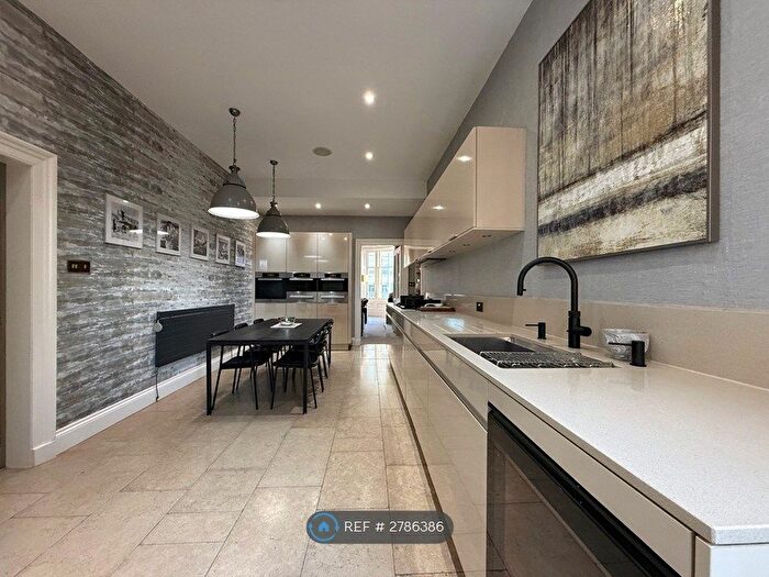 3 Bedroom Flat To Rent In Grosvenor Street, Edinburgh, EH12