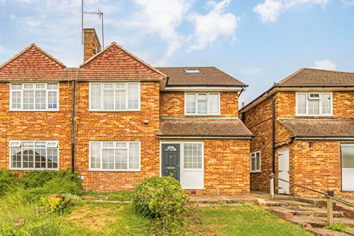 4 Bedroom Flat For Sale In Kelvedon Close, Kingston Upon Thames, KT2