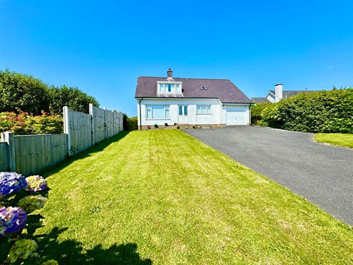 Detached House For Sale In Chwilog, Pwllheli, LL53