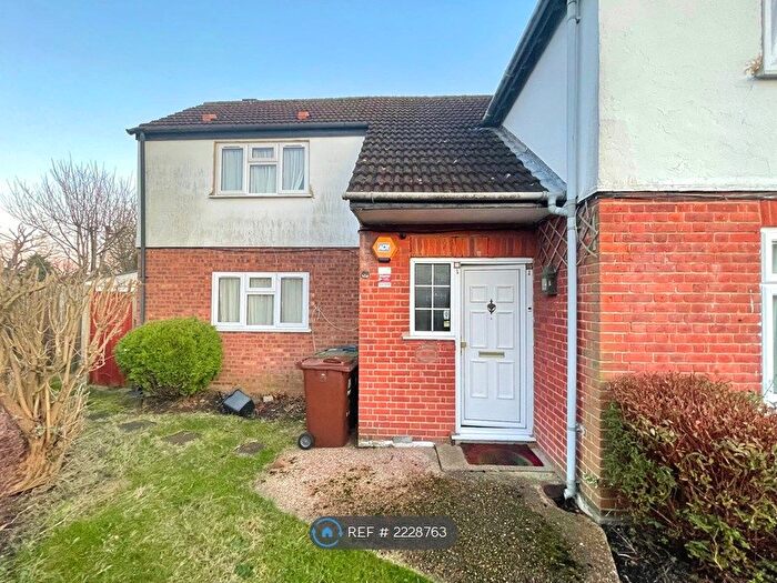 4 Bedroom Semi-Detached House To Rent In Crossway, Pinner, HA5