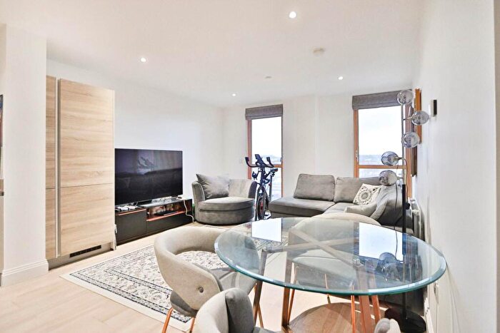 2 Bedroom Apartment For Sale In Blagdon Road, New Malden, KT3