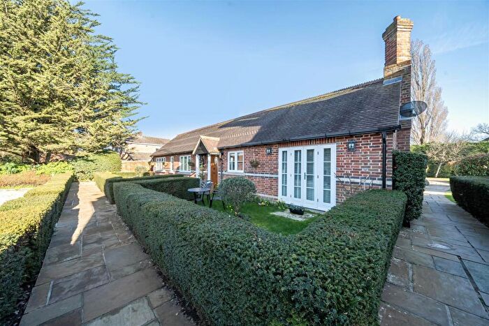 2 Bedroom Bungalow For Sale In Fairlawns, Burridge, SO31