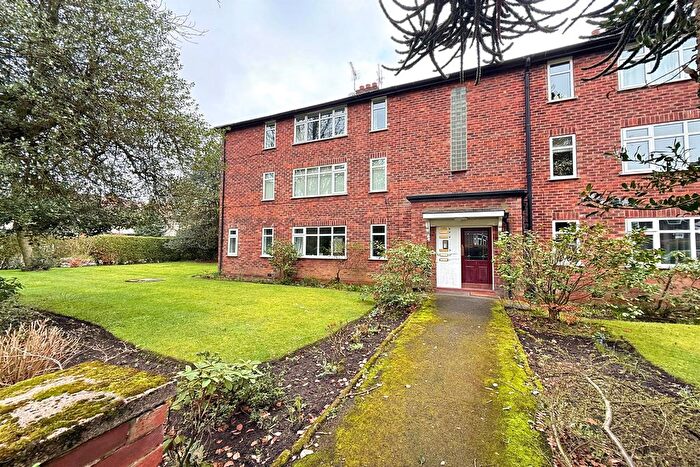 2 Bedroom Flat For Sale In Harboro Grove, Sale, M33