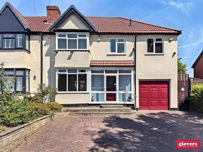 4 Bedroom Semi-Detached House For Sale In Haunch Lane, Kings Heath, Birmingham, B13