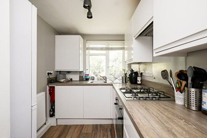 3 Bedroom Flat To Rent In Buttermere Drive, Putney, London, SW15