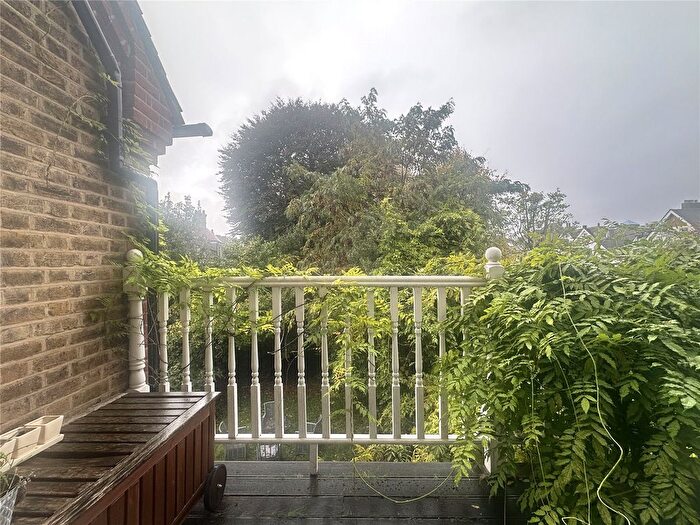 Studio To Rent In Malbrook Road, London, SW15
