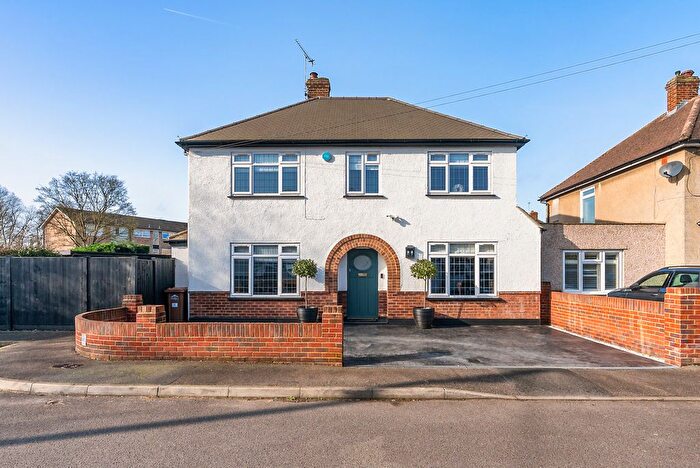 4 Bedroom Detached House For Sale In Limes Close, Ashford, TW15