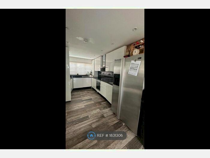 4 Bedroom Semi-Detached House To Rent In Kimptons Mead, Potters Bar, EN6