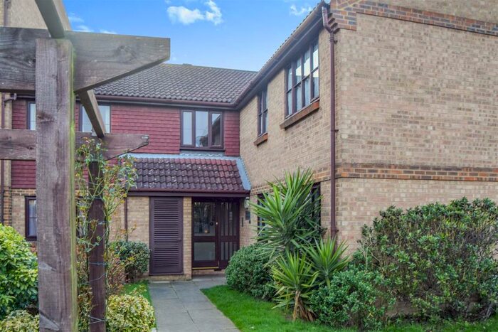 1 Bedroom Flat To Rent In Lewis Road, Mitcham, CR4