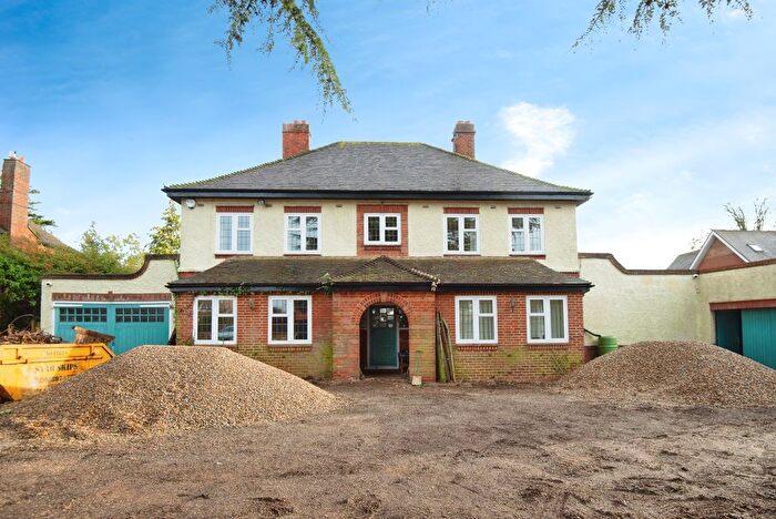 6 Bedroom Detached House To Rent In Shoppenhangers Road, Maidenhead, SL6