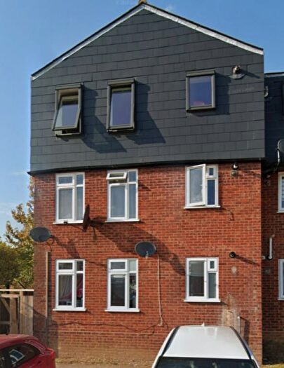 2 Bedroom Flat To Rent In Cobdens, Chigwell, IG7