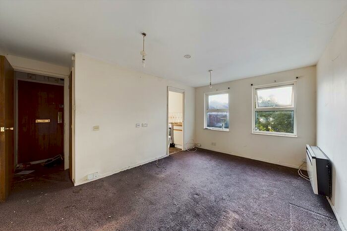 Apartment To Rent In Helford Gardens, West End, Southampton, SO18