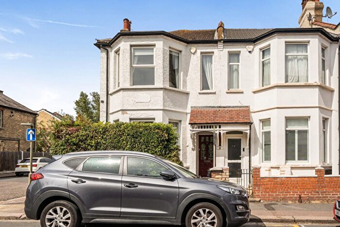 4 Bedroom Detached House For Sale In Nether Street, London, N12