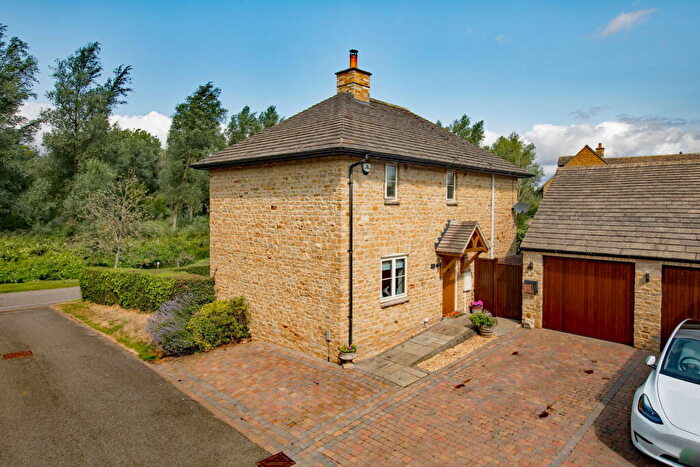 3 Bedroom Detached House For Sale In Deenethorpe, Corby, Northamptonshire, NN17