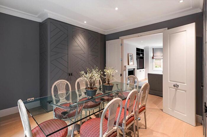 2 Bedroom Flat To Rent In Alexandra Avenue, London, SW11