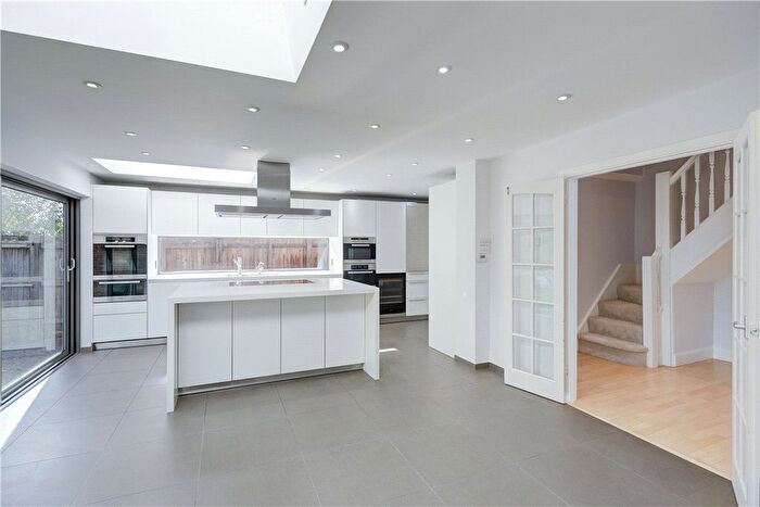 5 Bedroom Detached House To Rent In The Fairway, KT3