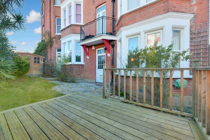 3 Bedroom Flat To Rent In Cobham Road, Westcliff-On-Sea, SS0