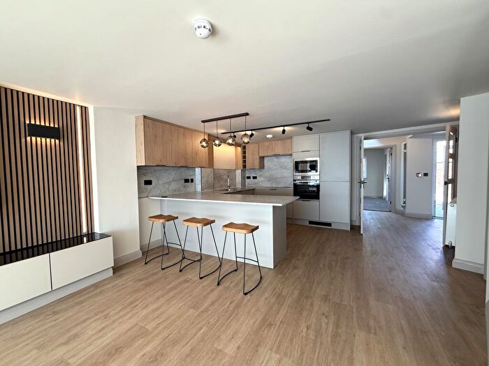 2 Bedroom Flat To Rent In Station Approach, Leamington Spa, Warwickshire, CV31