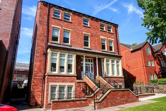 2 Bedroom Apartment To Rent In Broomfield Crescent, Leeds, West Yorkshire, LS6