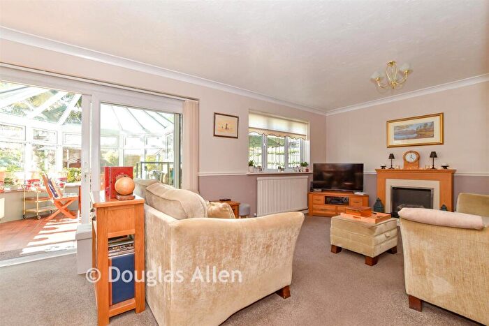 4 Bedroom Detached House For Sale In Ilfracombe Crescent, Hornchurch, Essex, RM12