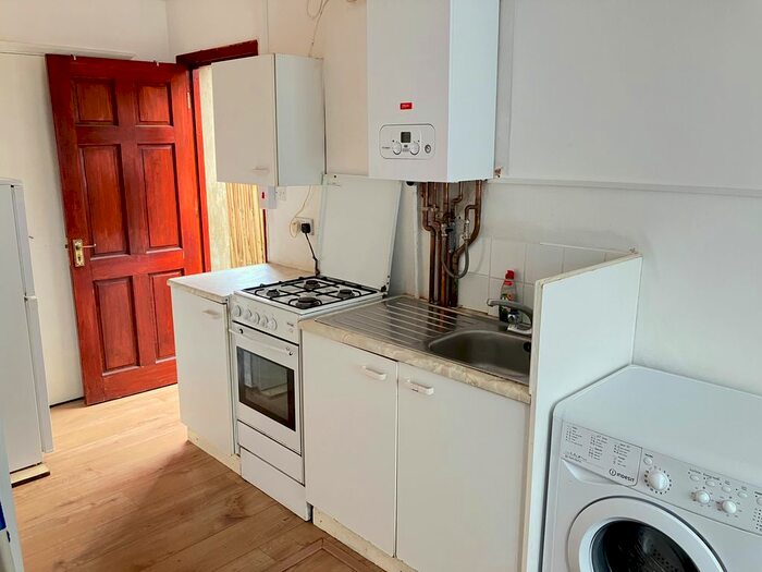 Studio To Rent In Dene Avenue, Hounslow, TW3