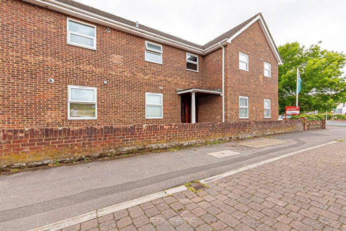 2 Bedroom Apartment For Sale In Leigh Road, Wimborne, BH21