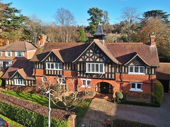 4 Bedroom Detached House For Sale In Court Road, Maidenhead, SL6