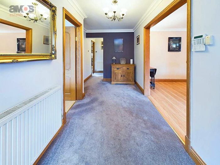 5 Bedroom Detached House For Sale In Main Road, Hockley, SS5