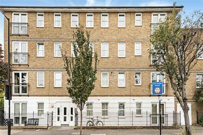 2 Bedroom Apartment For Sale In Queensbridge Road, London, E8