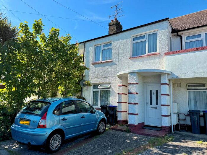 2 Bedroom Flat To Rent In Centrecourt Road, Worthing, BN14