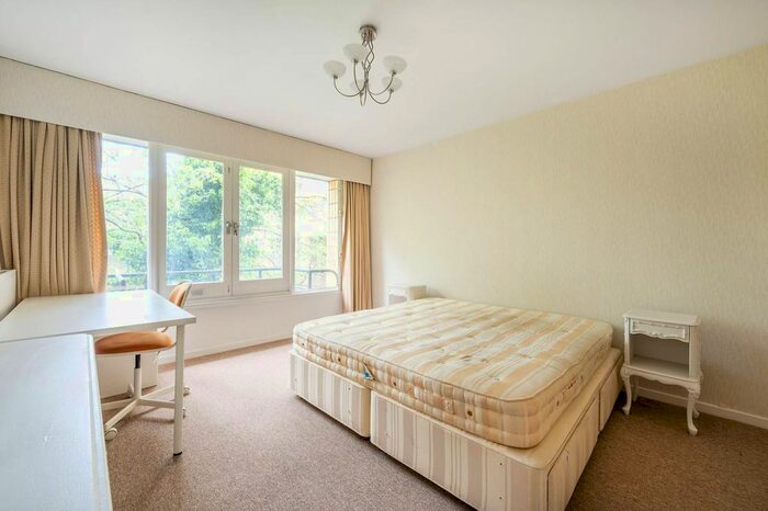 3 Bedroom Maisonette To Rent In Porchester Square, Bayswater, London, W2