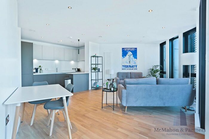 2 Bedroom Flat To Rent In Newington Causeway, Elephant And Castle, London, SE1