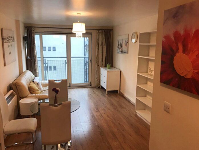 1 Bedroom Flat For Sale In Eastern Avenue, Ilford, London, IG2