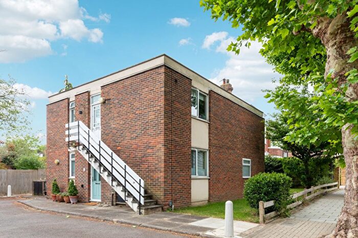 2 Bedroom Flat To Rent In Genoa Avenue, Putney Heath, SW15