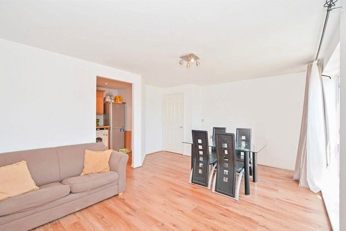 2 Bedroom Flat To Rent In Locksons Close, London, E14
