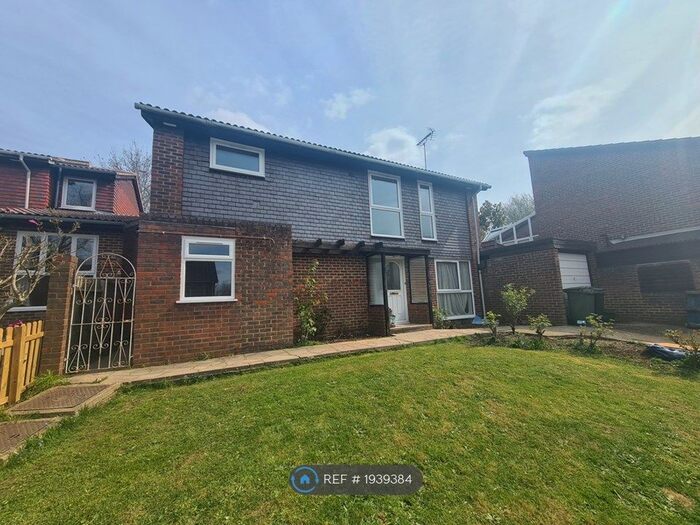 4 Bedroom Detached House To Rent In Grafton Park Road, Worcester Park, KT4