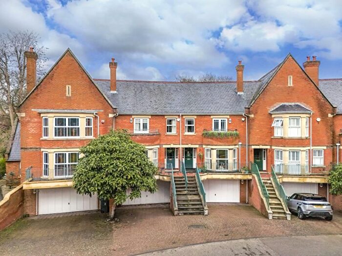 5 Bedroom Town House For Sale In St Ann's Park, Virginia Water, GU25