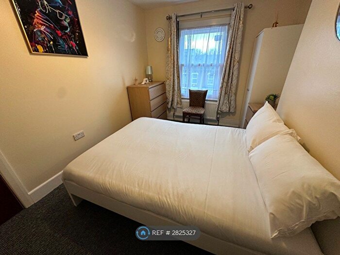 2 Bedroom Flat To Rent In Hornsey Park Road, London, N8