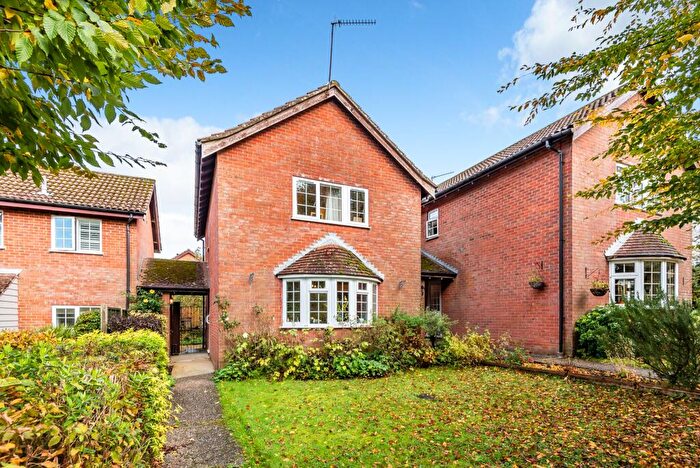 3 Bedroom Link Detached House For Sale In Liphook, GU30