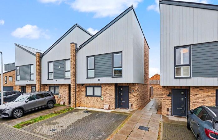 3 Bedroom Semi-Detached House For Sale In Bloomfields, Rainham, ME8