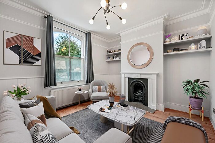 2 Bedroom Property To Rent In Mill Hill Road, London, W3