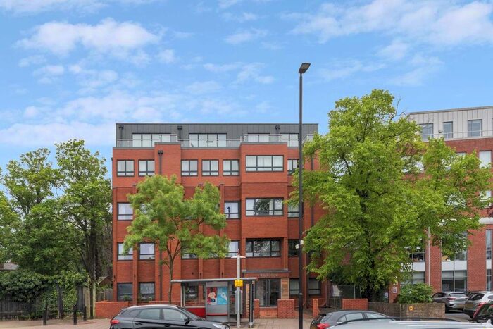 2 Bedroom Flat To Rent In High Street, Feltham, TW13