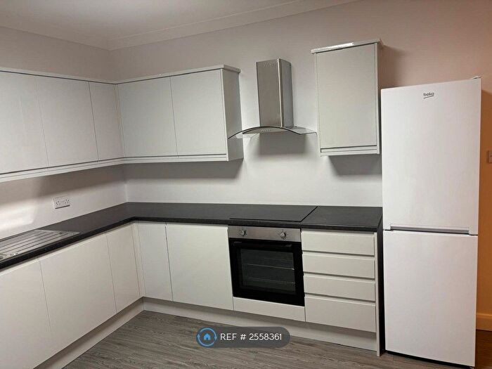 3 Bedroom Flat To Rent In Golders Green, London, NW11