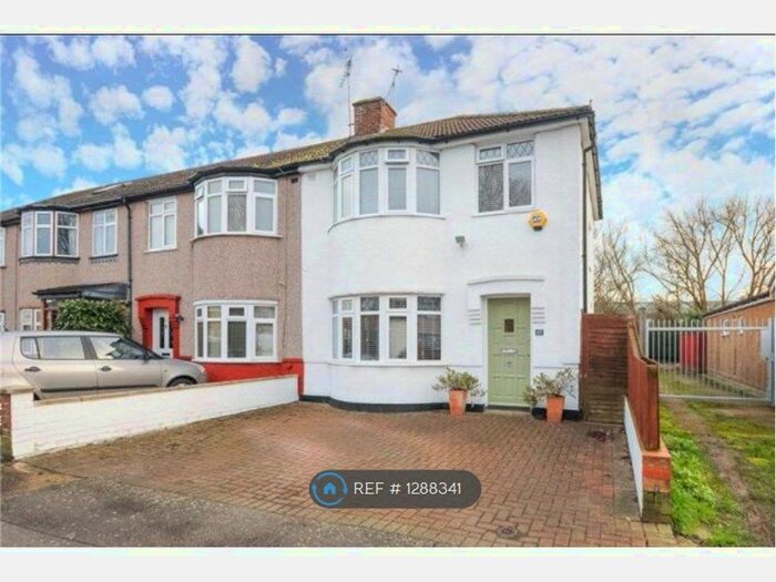 2 Bedroom End Of Terrace House To Rent In Lea Crescent, Ruislip HA4