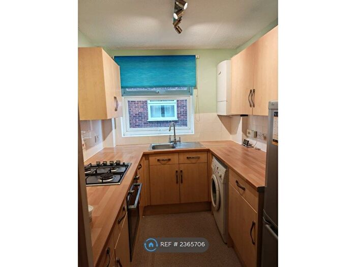 2 Bedroom Flat To Rent In Brenda Court, Sidcup, DA14