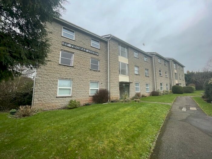 2 Bedroom Flat To Rent In St. Thomas's Court, Wells, BA5