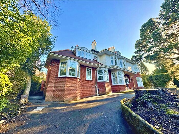 2 Bedroom Apartment For Sale In West Overcliff Drive, Bournemouth, Dorset, BH4